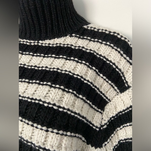 H & M Chunky Knit Sweater Size XS NWT! - Picture 2 of 8